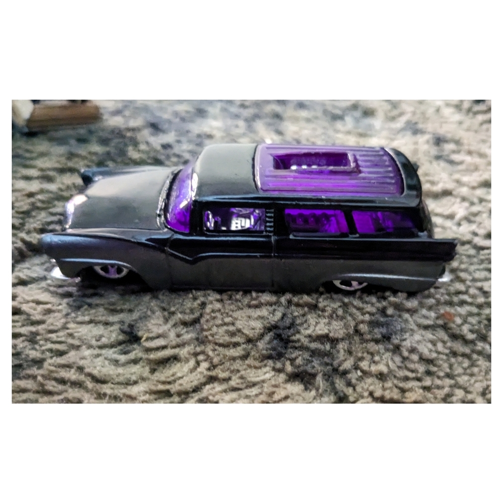 2002 vintage Hot Wheels 8 Crate Station Wagon